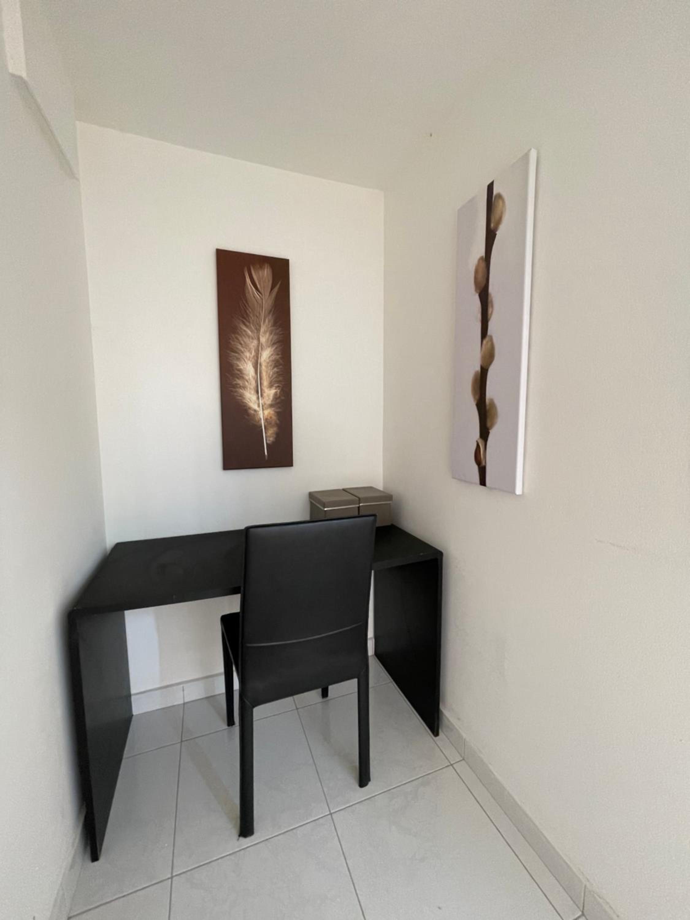 Studio Friend's Orient bay