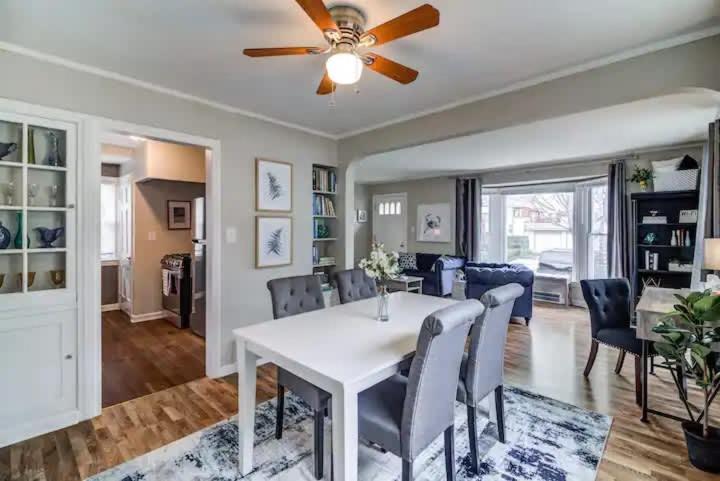 Big Blue Dog - Pet Friendly - Big Yard