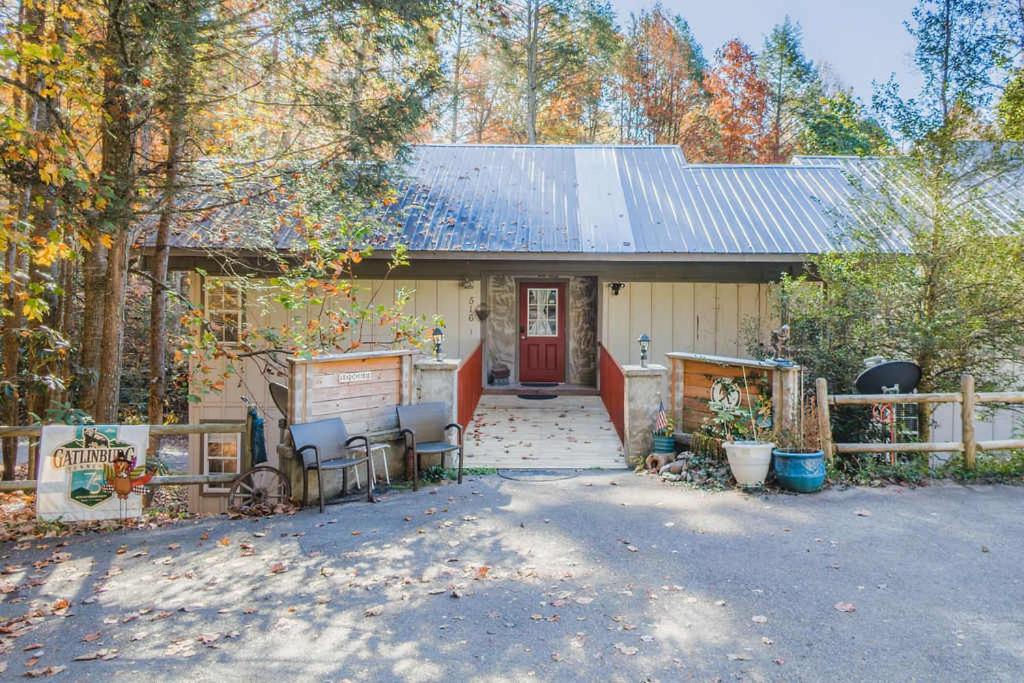 NEW LISTING Sasquatch Lodge F