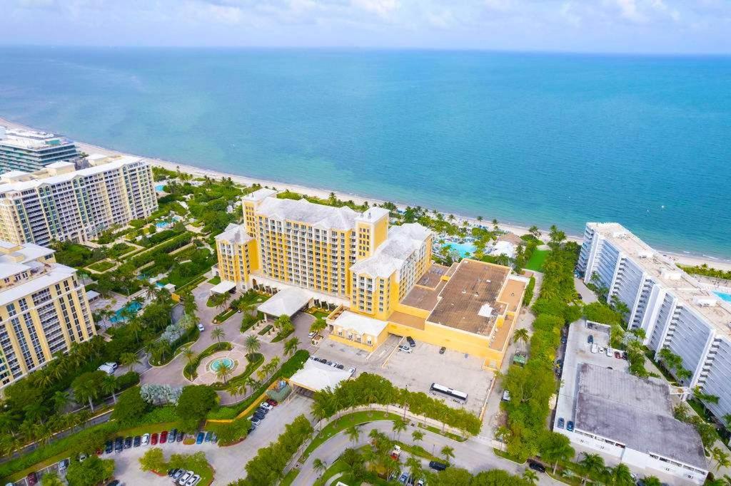 The Palms, Ocean View Studio Located at Ritz Carlton - Key Biscayne