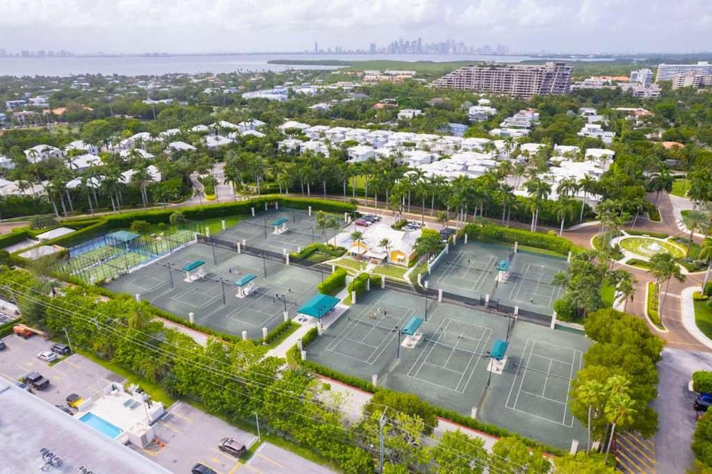 The Palms, Ocean View Studio Located at Ritz Carlton - Key Biscayne