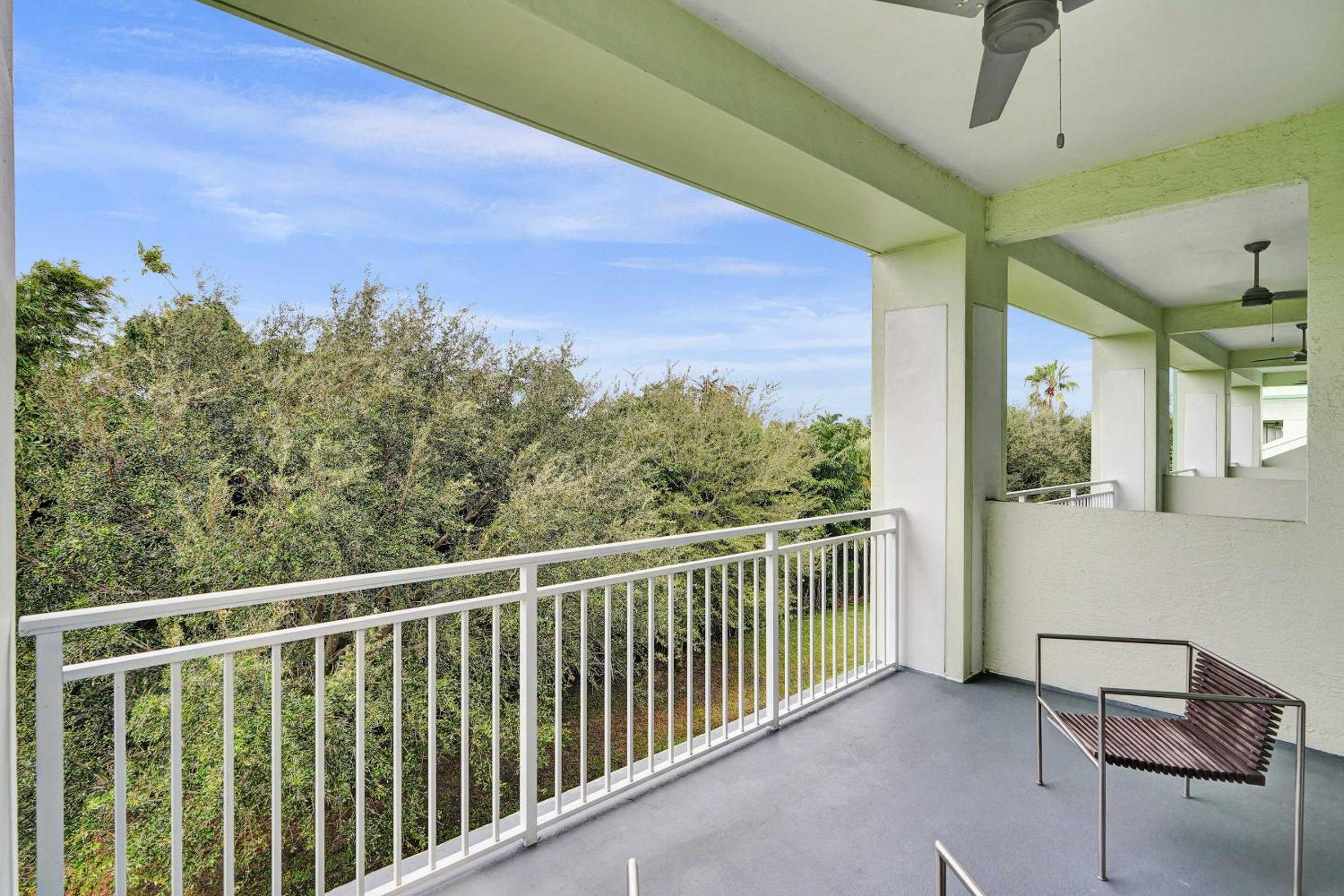 Villa Vista-2 Story w 3Bdrms & Golf View