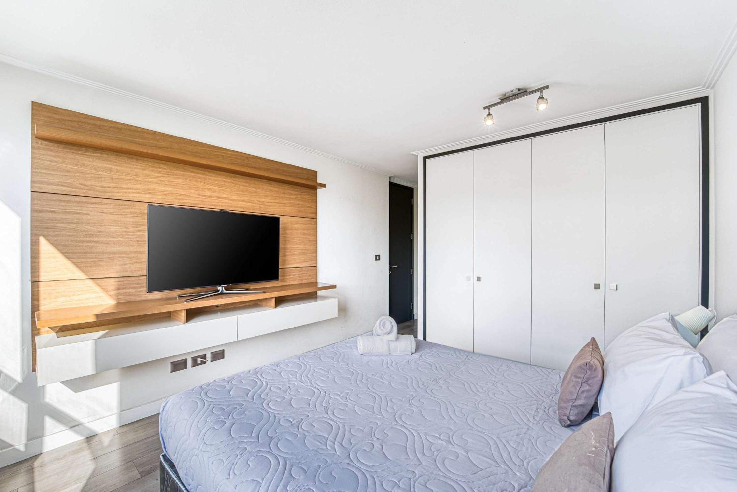 City Nest - 2B with Balcony & Parking