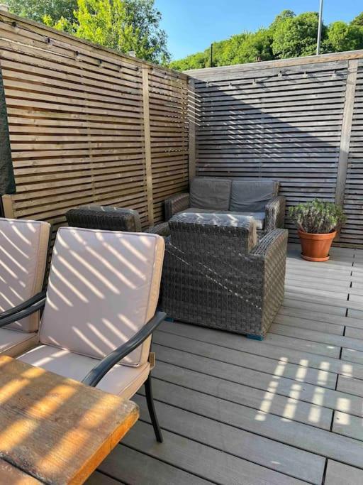 Oculus House - Luxe Riverside 2-Bed Apt - Next to Harbour & Cafes