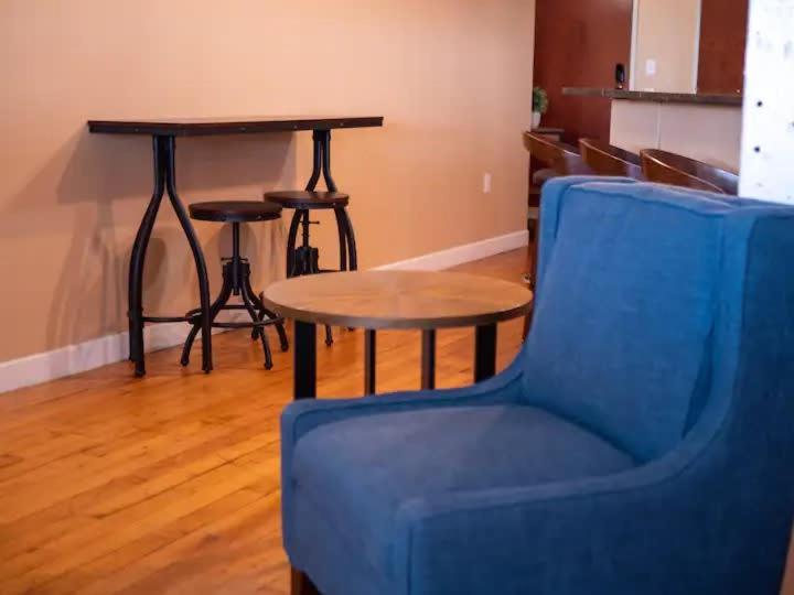 Lakefront Loft - Walk 2 First Energy x Progressive