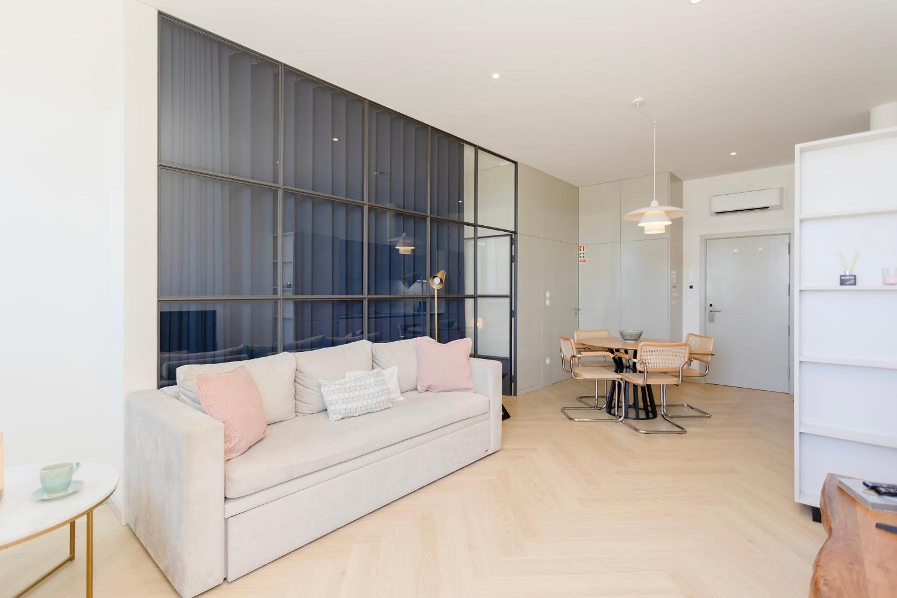 Liiiving in Porto - Modern Coastline Apartment