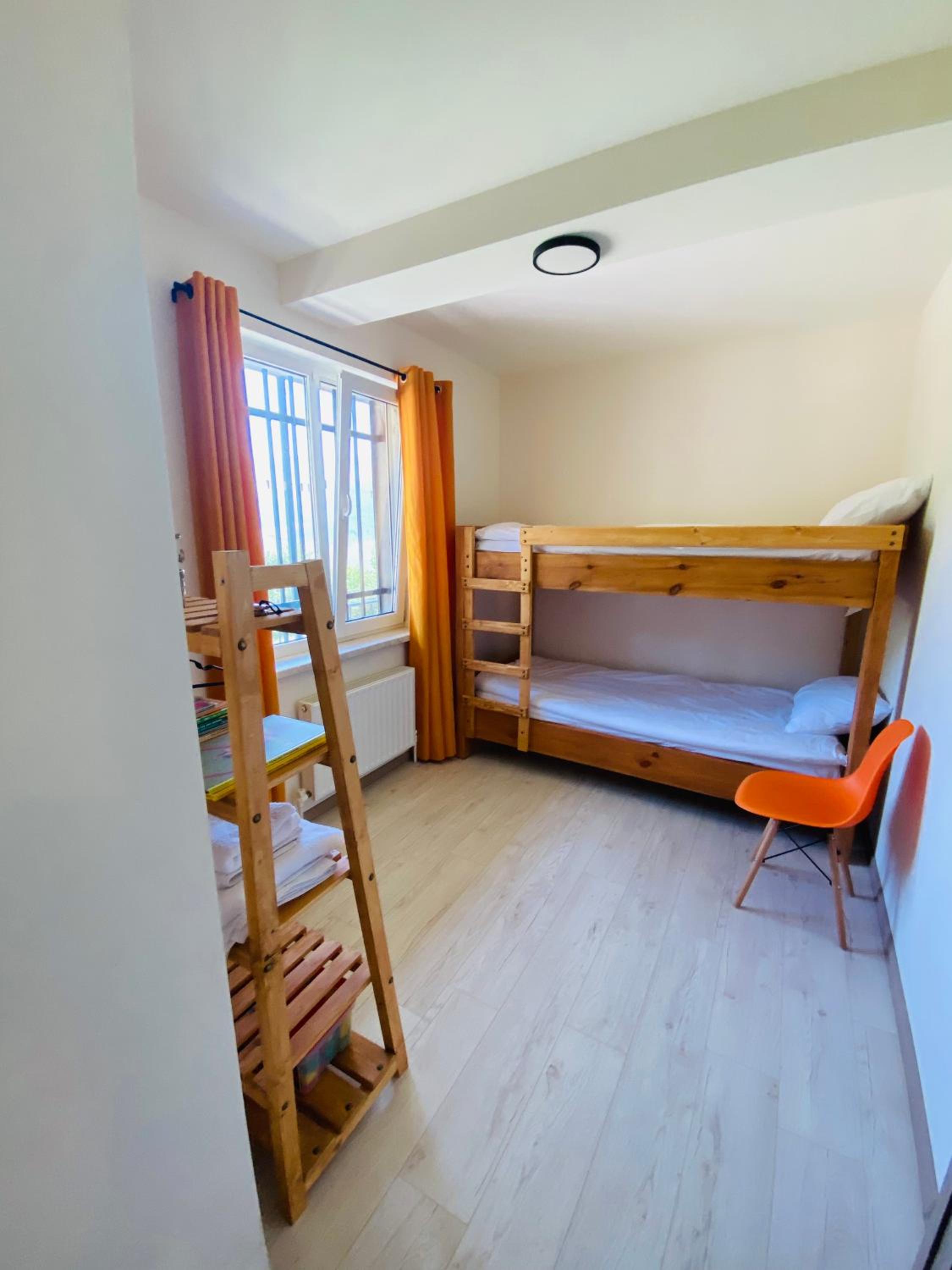Dez Guest House with Mountain View
