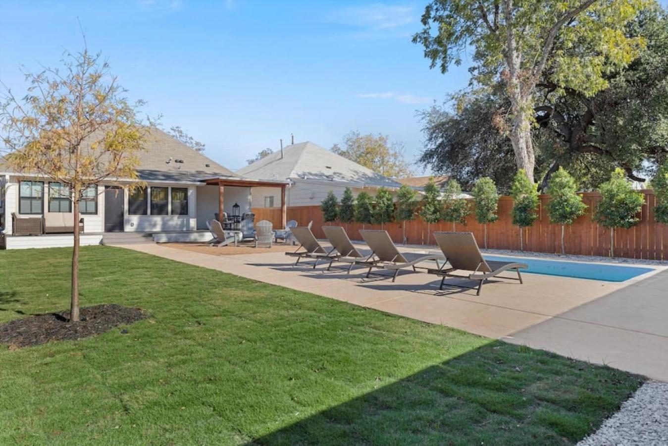 Gloria Manor - 2 blocks to Magnolia and 3 mins to BU view 2