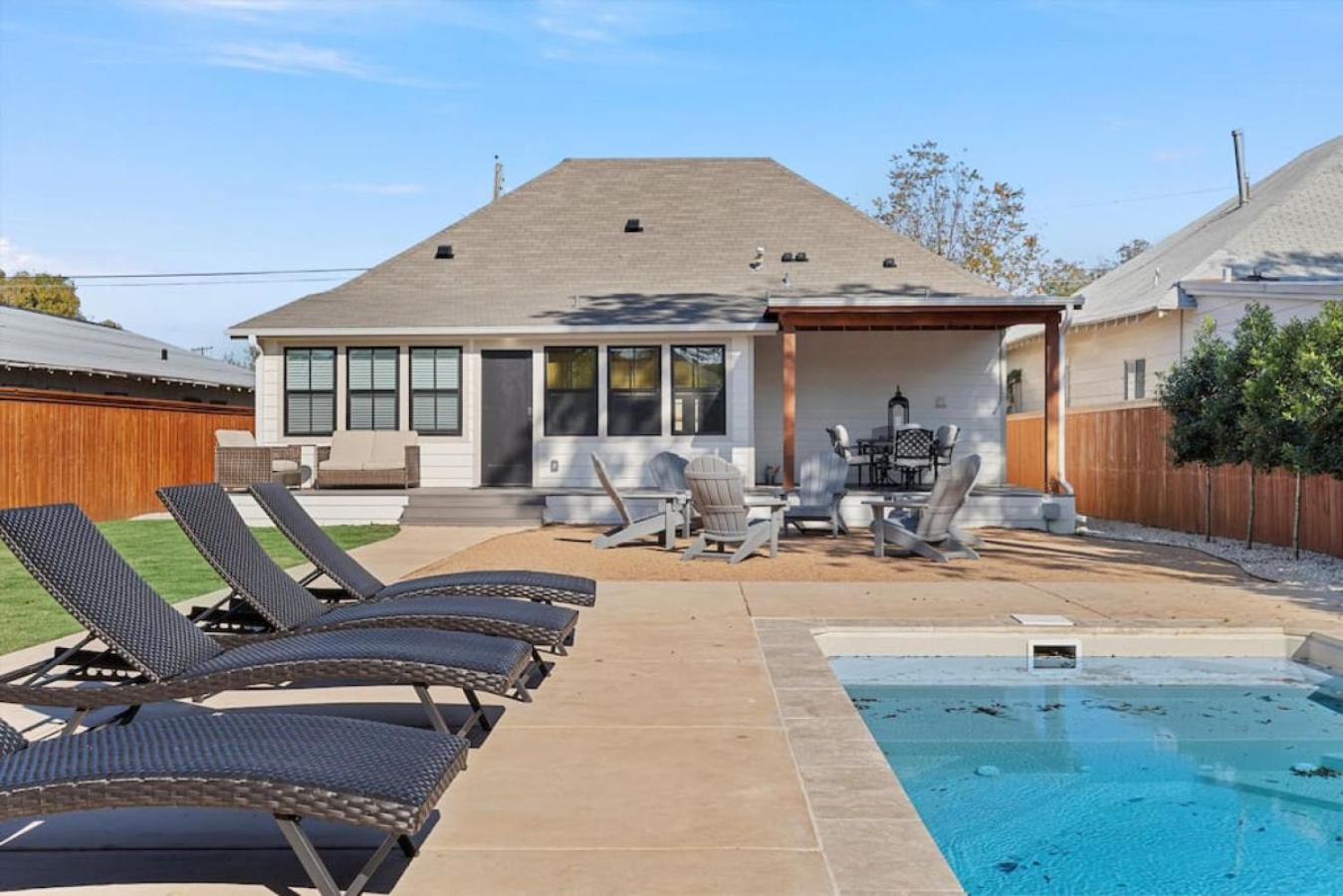 Gloria Manor - 2 blocks to Magnolia and 3 mins to BU view 3
