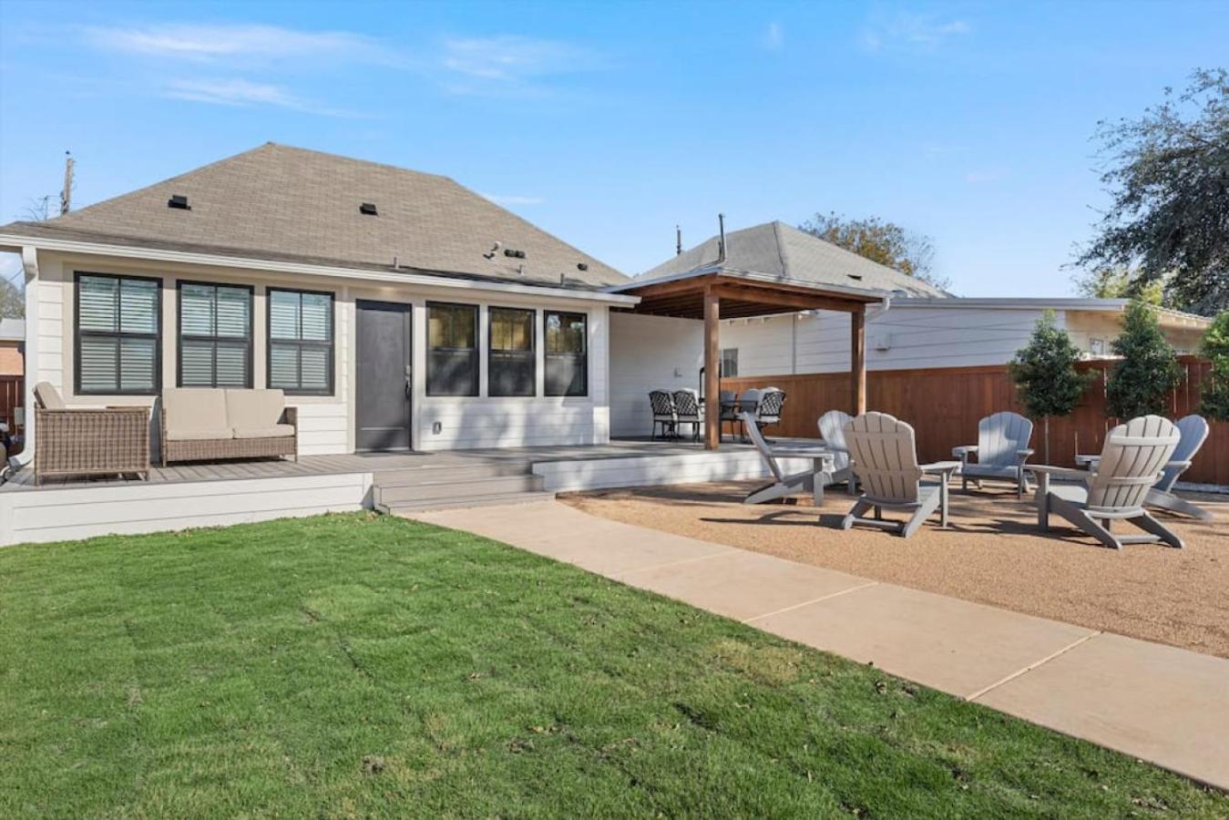Gloria Manor - 2 blocks to Magnolia and 3 mins to BU view 4