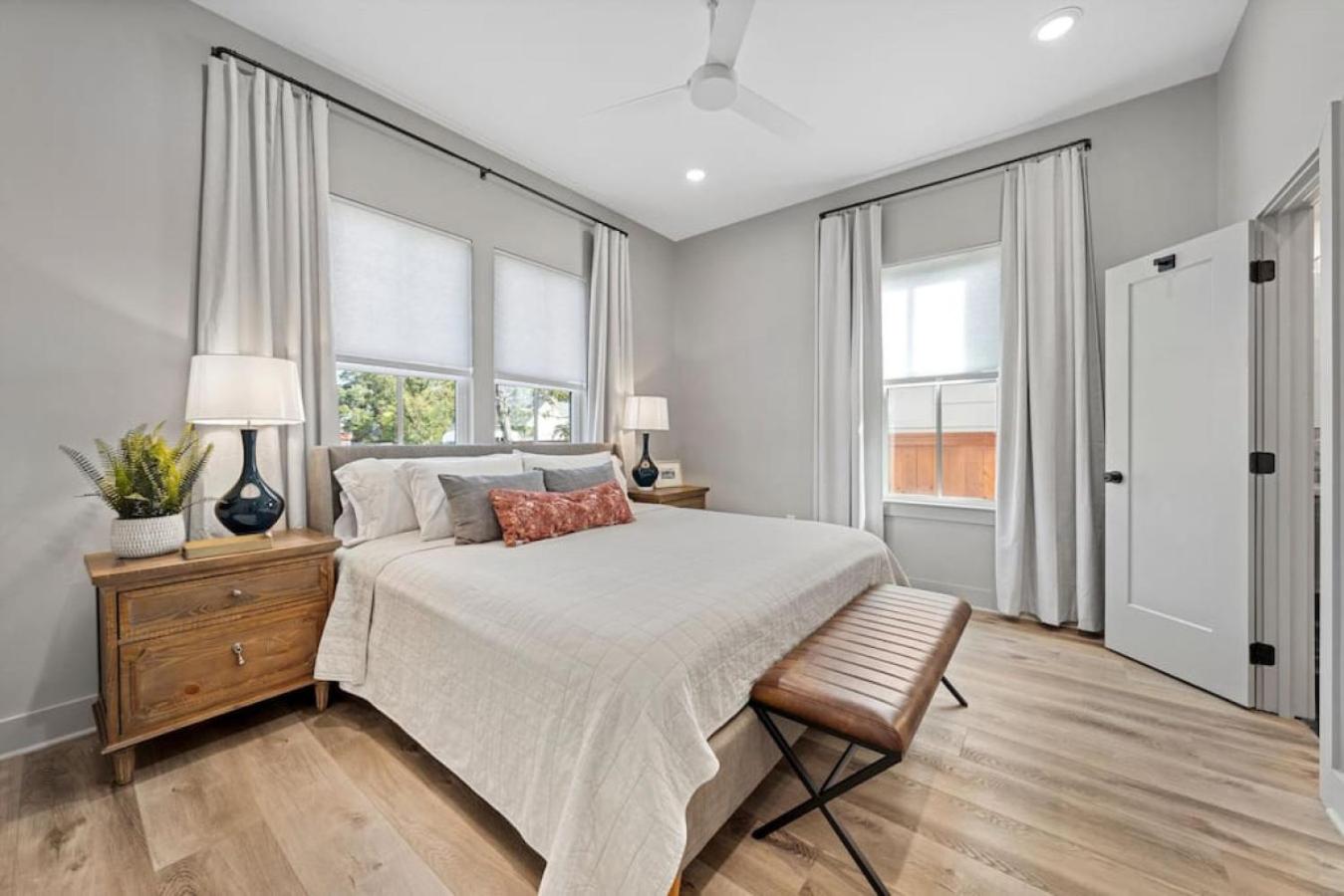 Gloria Manor - 2 blocks to Magnolia and 3 mins to BU view 5