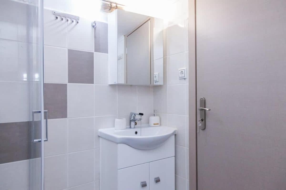 Cozy apartment near Stavros Niarchos Park