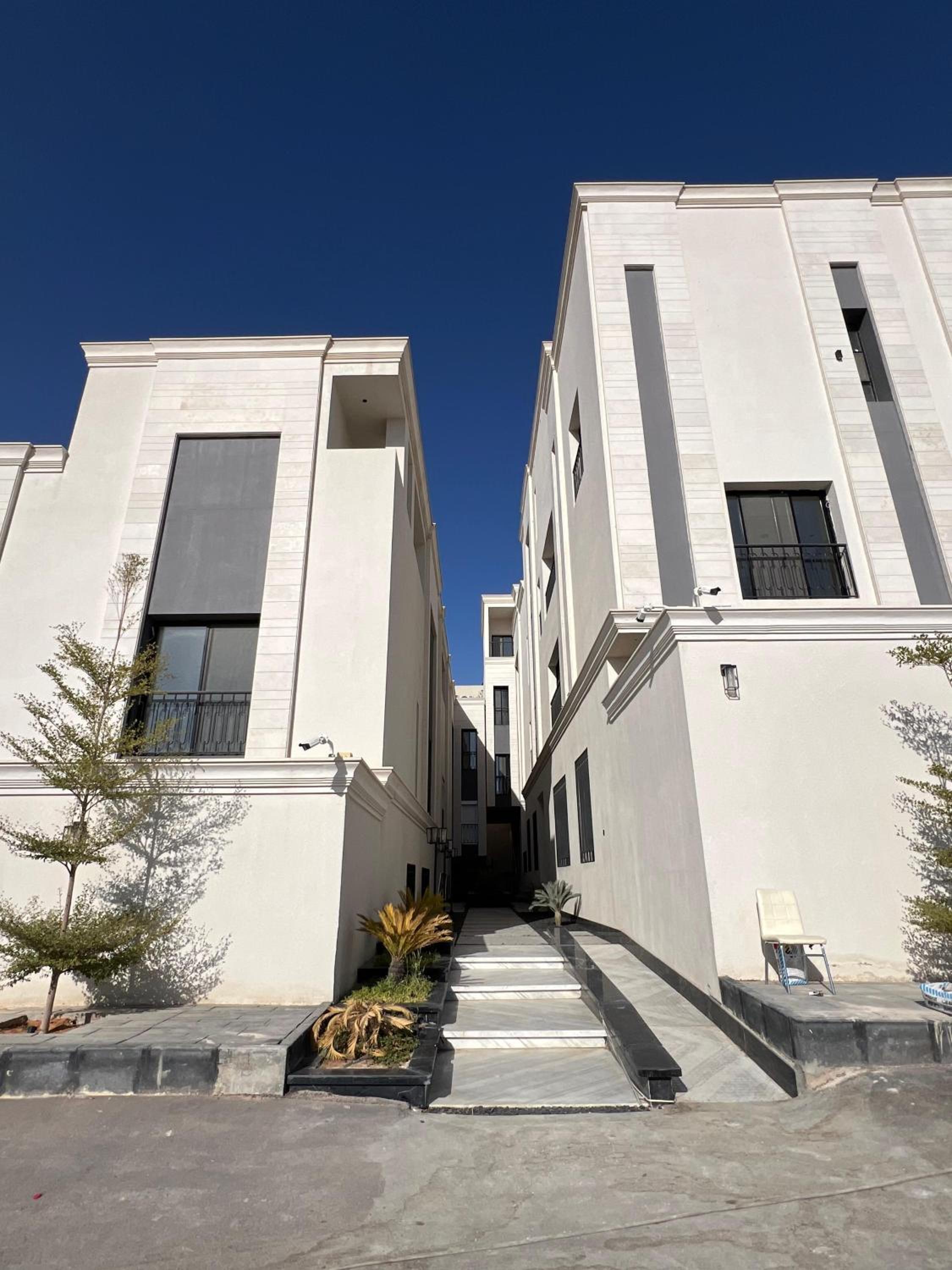 Modern B3 Apartment with AC Near Boulevard and Airport