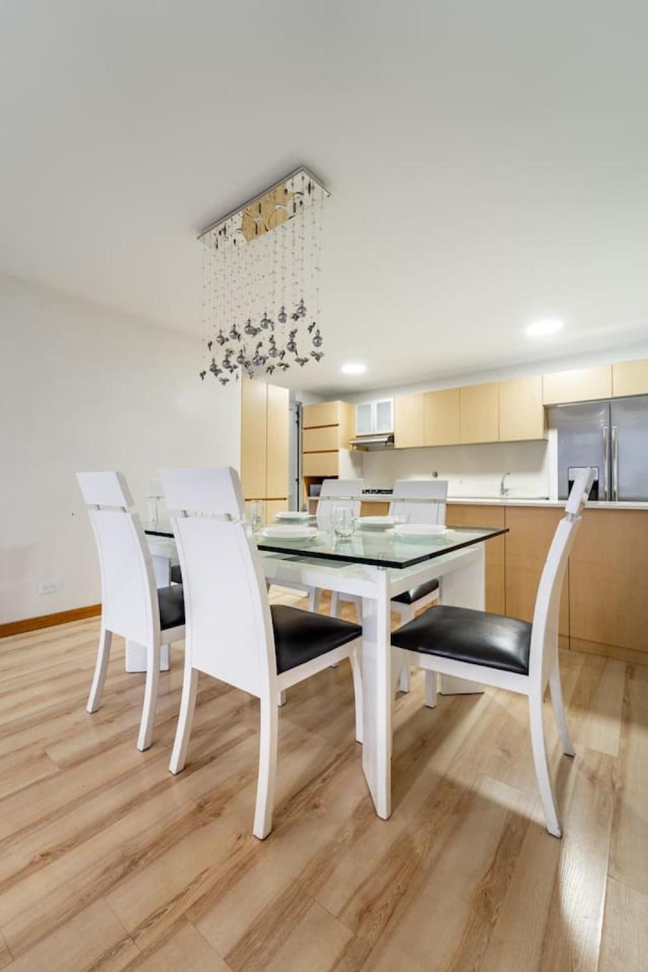 3BR Modern and Urban Apartment with Views