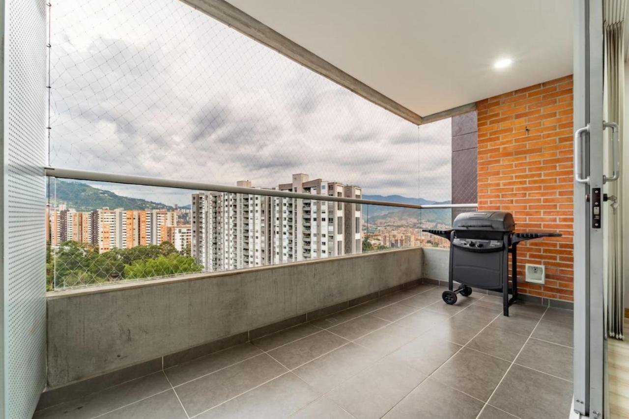 3BR Modern and Urban Apartment with Views
