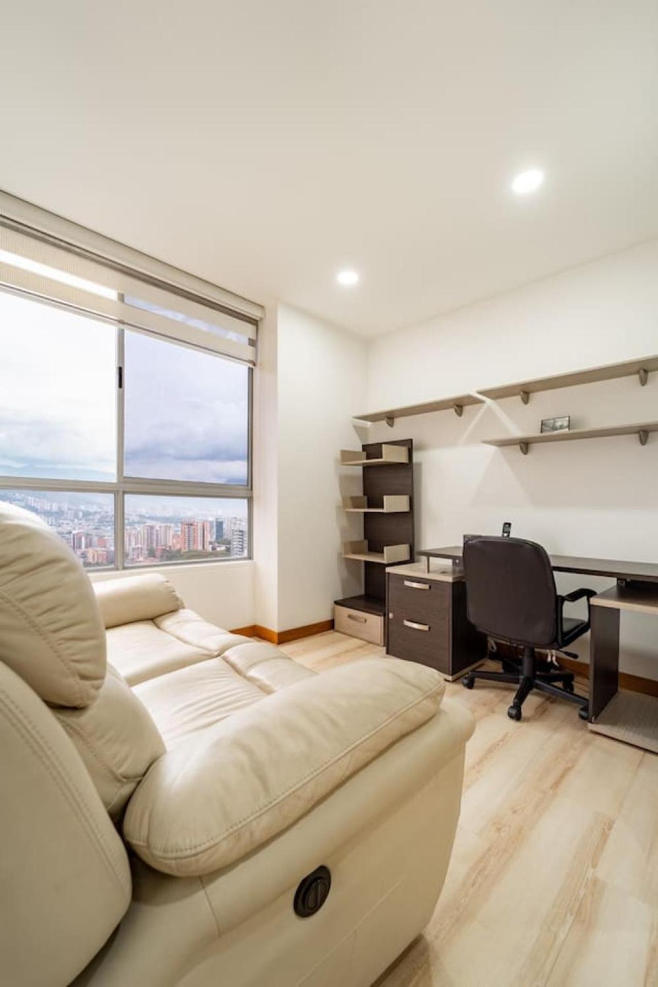 3BR Modern and Urban Apartment with Views