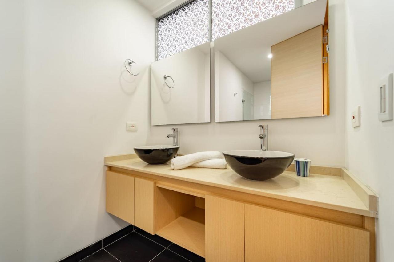 3BR Modern and Urban Apartment with Views