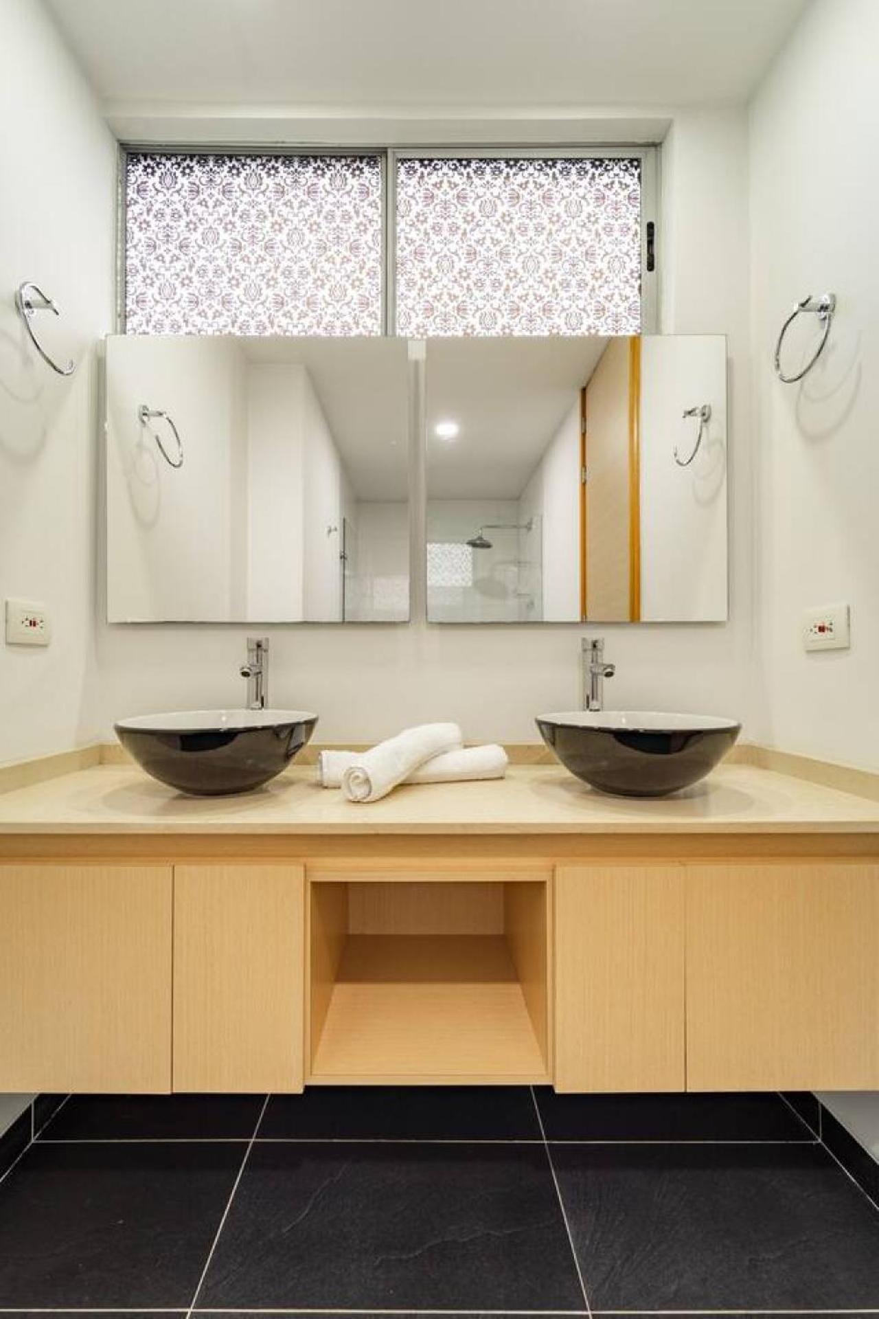 3BR Modern and Urban Apartment with Views