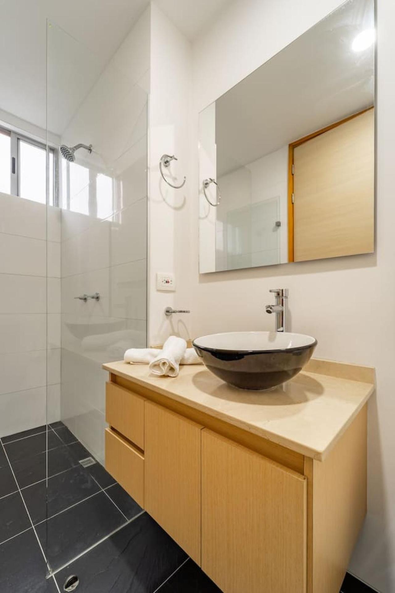 3BR Modern and Urban Apartment with Views