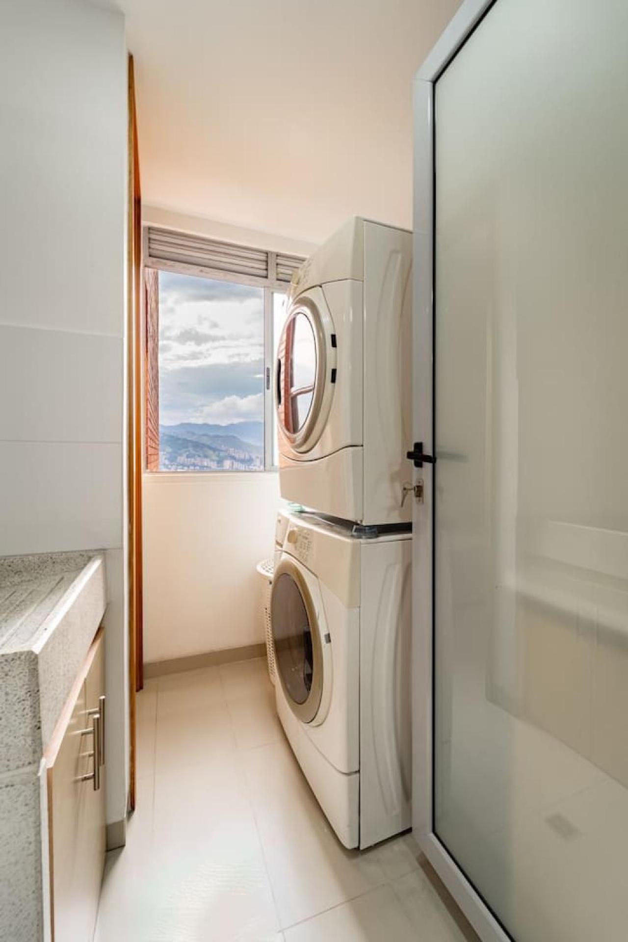 3BR Modern and Urban Apartment with Views