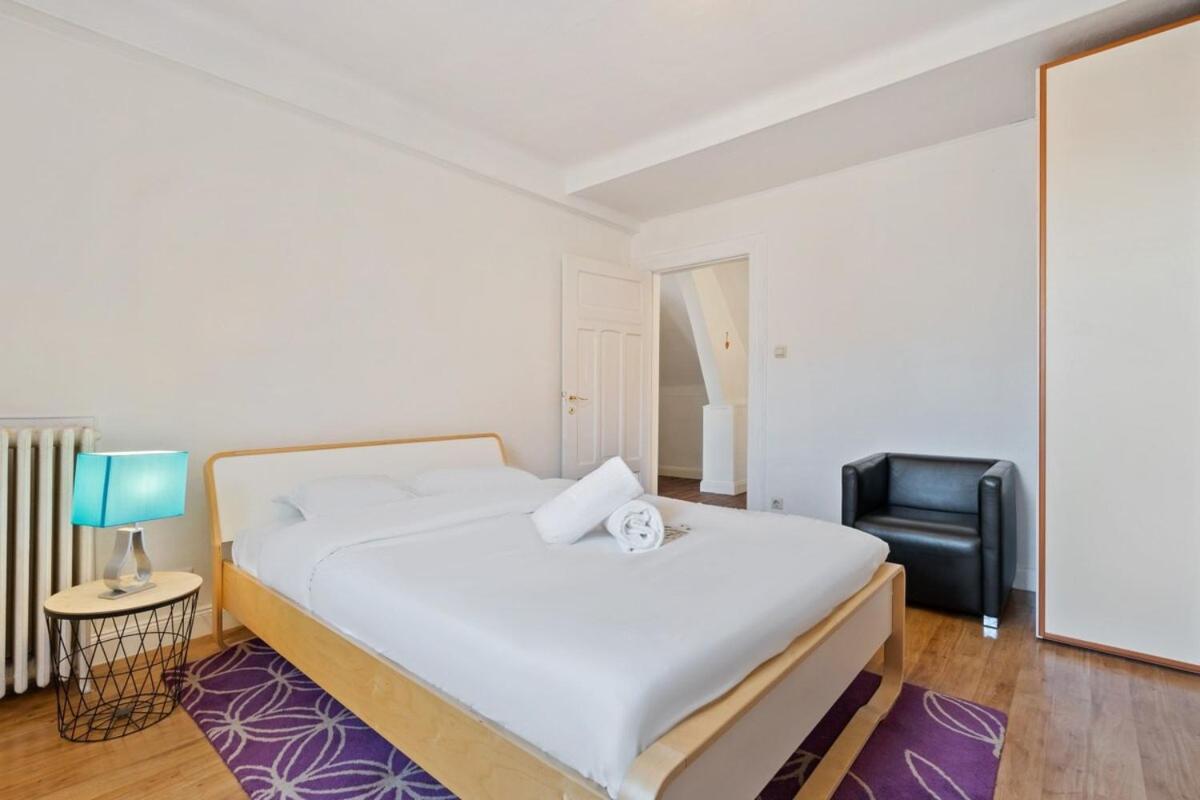 Cozy Townhome Near City Center Free Parking & Wi-Fi view 3