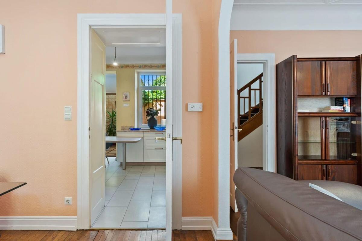 Cozy Townhome Near City Center Free Parking & Wi-Fi view 5