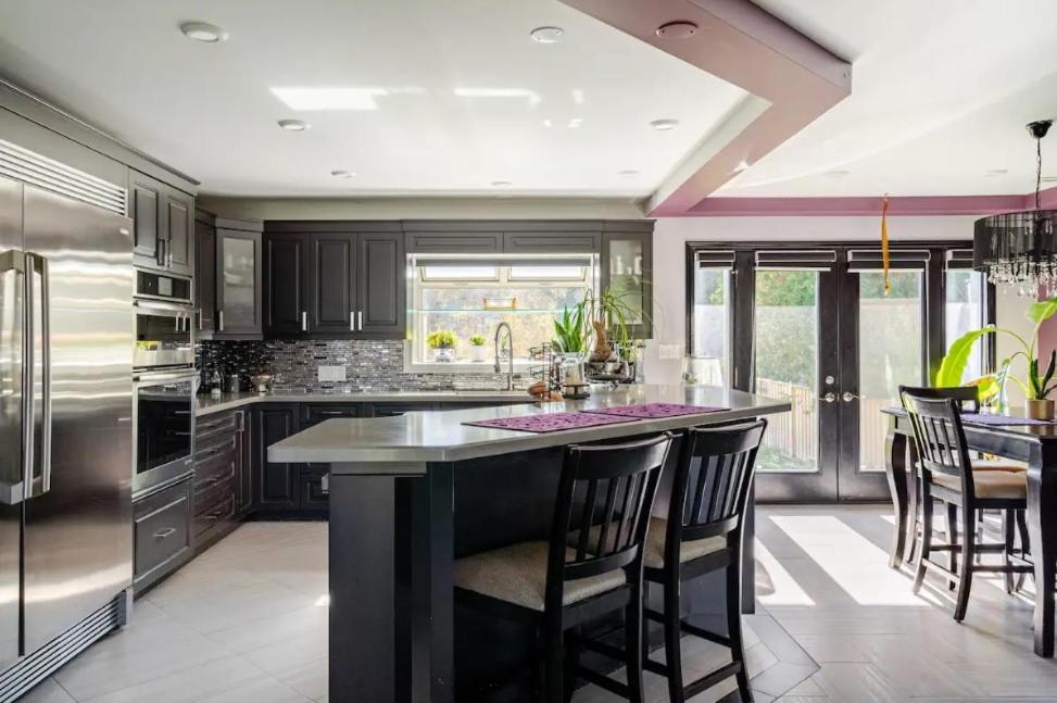The Shabby Chic Home nestled on the Grimsby Escarpment