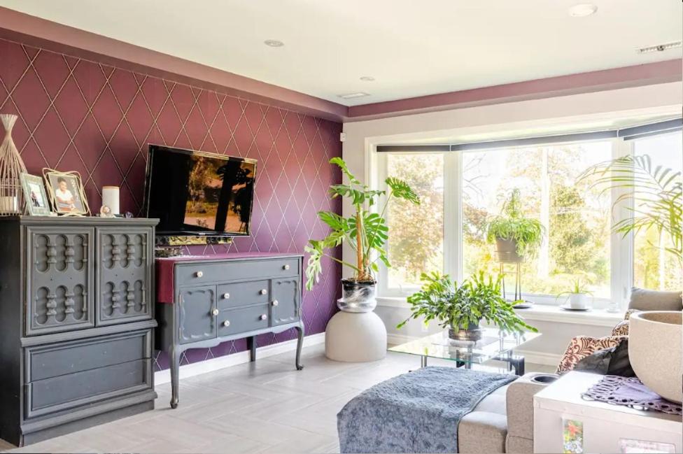The Shabby Chic Home nestled on the Grimsby Escarpment