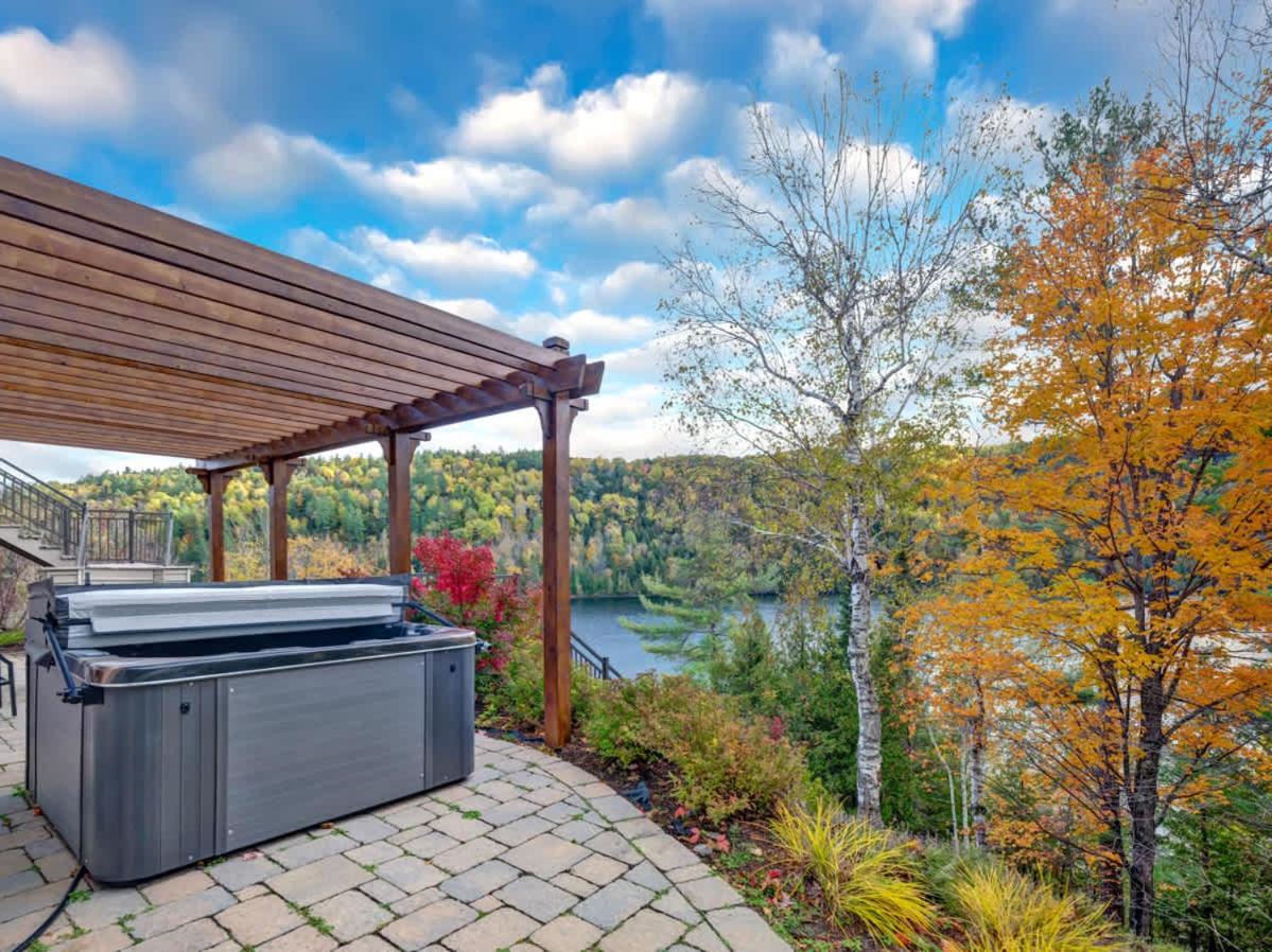 The Vista - Magnificent waterfront beach & hot tub