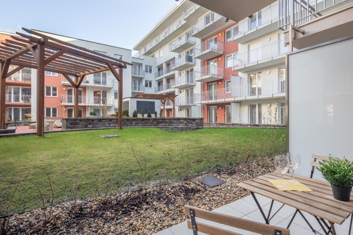 Modern & Cozy with Green Balcony view 2