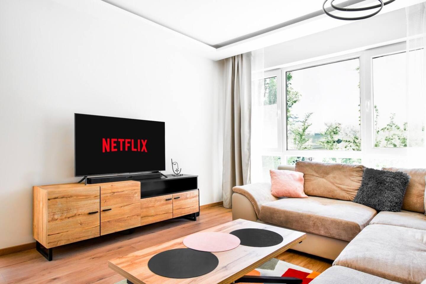 Modern 1br Apartment With All The Comforts Of Home