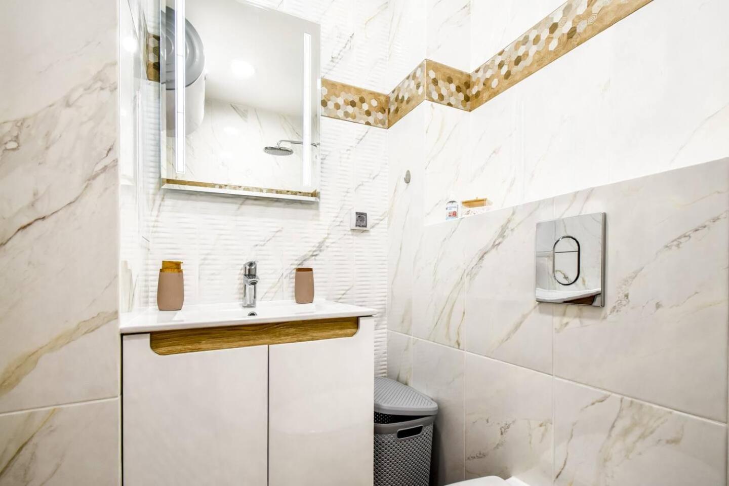 Modern 1br Apartment With All The Comforts Of Home