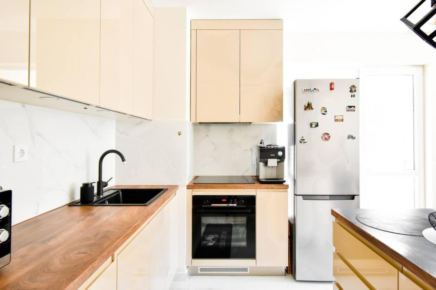 Modern 1br Apartment With All The Comforts Of Home