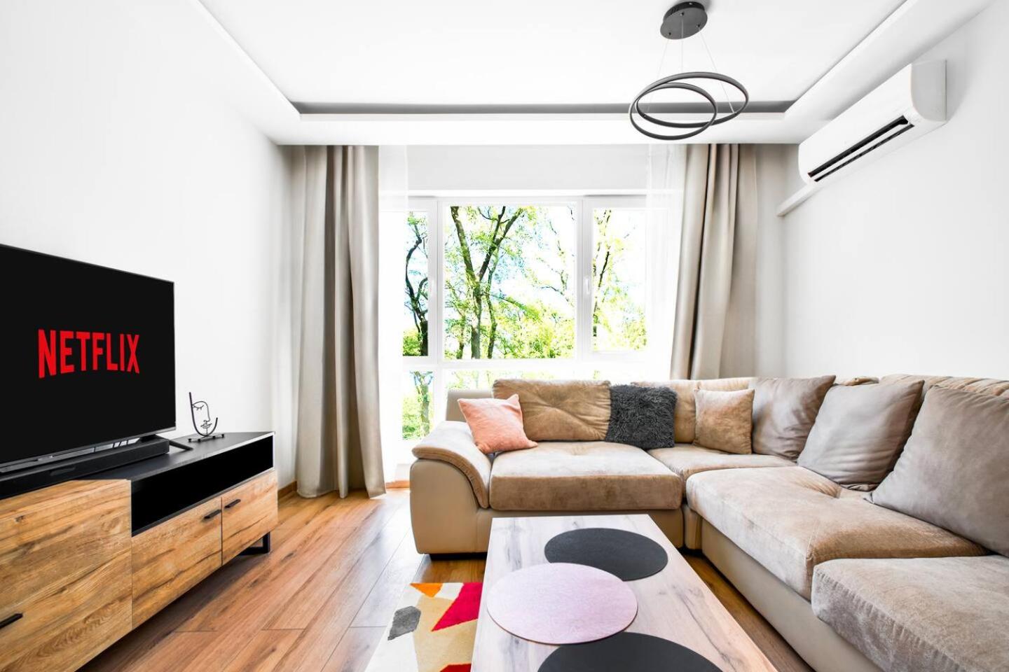 Modern 1br Apartment With All The Comforts Of Home