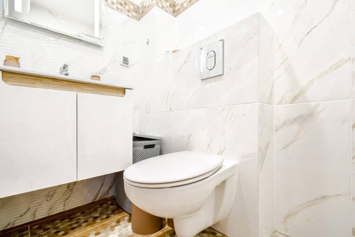 Modern 1br Apartment With All The Comforts Of Home