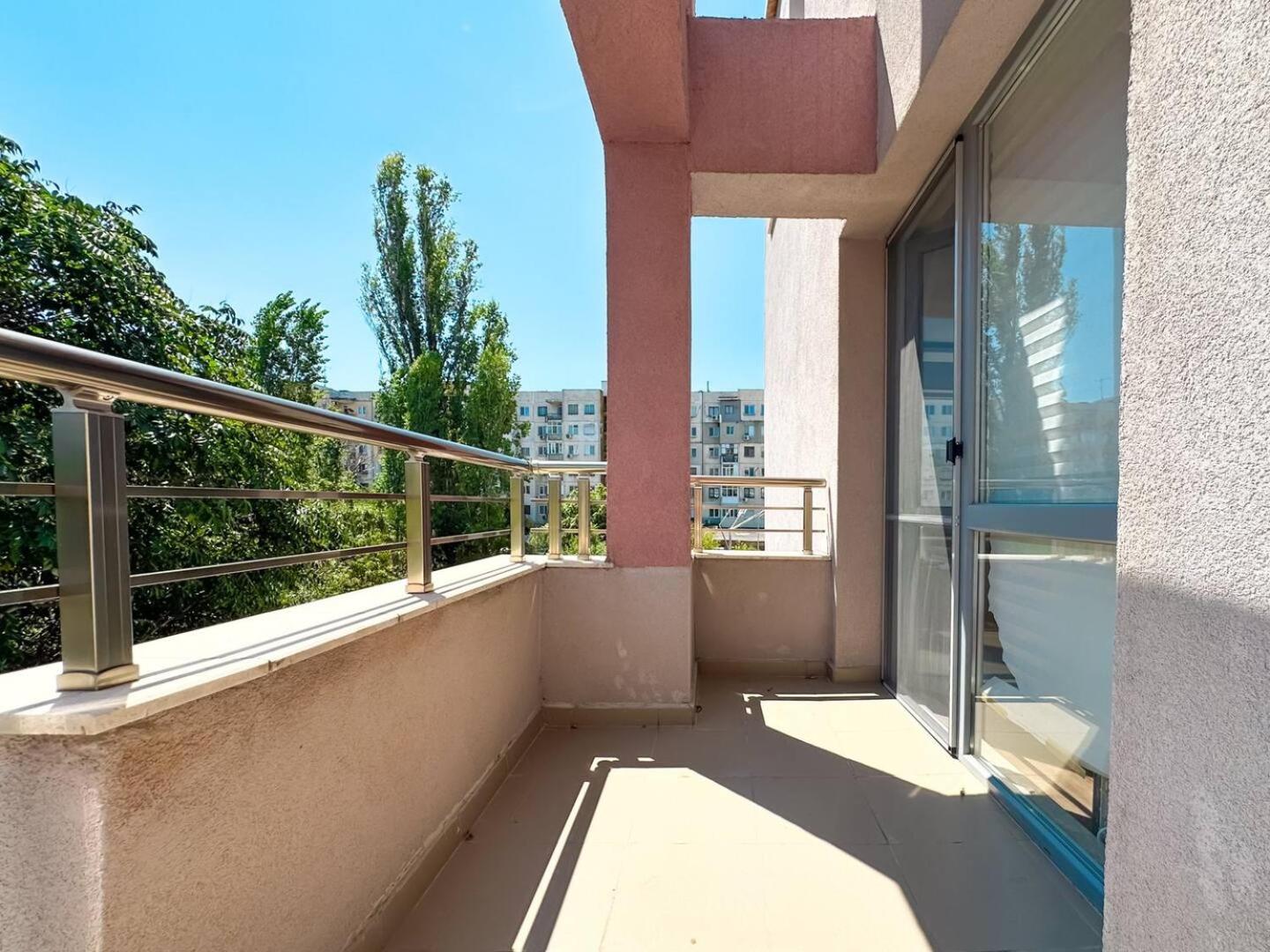 Modern 1br Apartment With All The Comforts Of Home