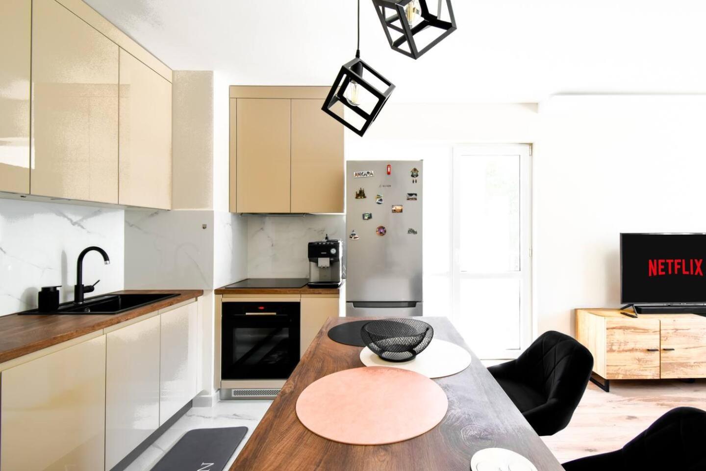 Modern 1br Apartment With All The Comforts Of Home