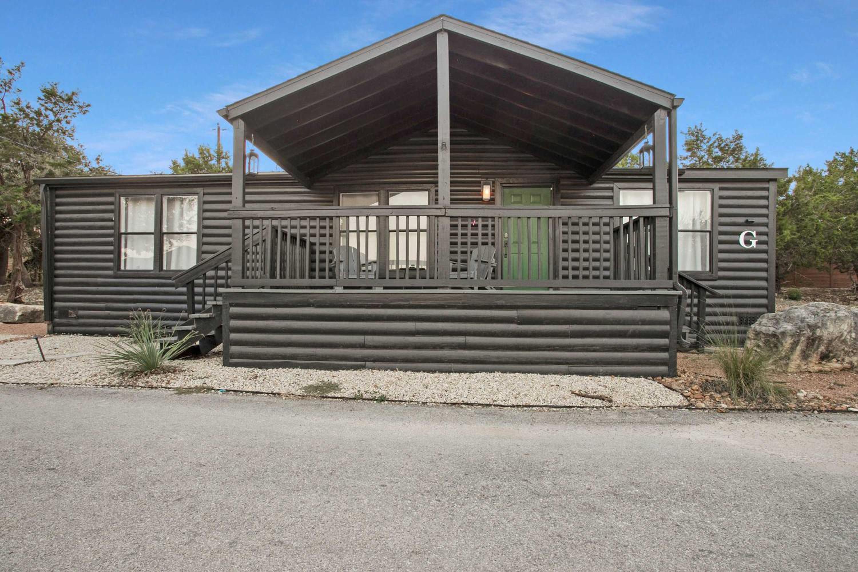 Starlight Horizon Cabin G - Pet-Friendly Texas Hill Country Cabin Near Canyon Lake - Pool, Stargazing & Group Getaways - Sleeps 8
