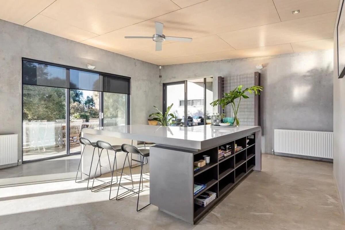 Luxury Portsea Sanctuary Gas Heat Pool & Gardens
