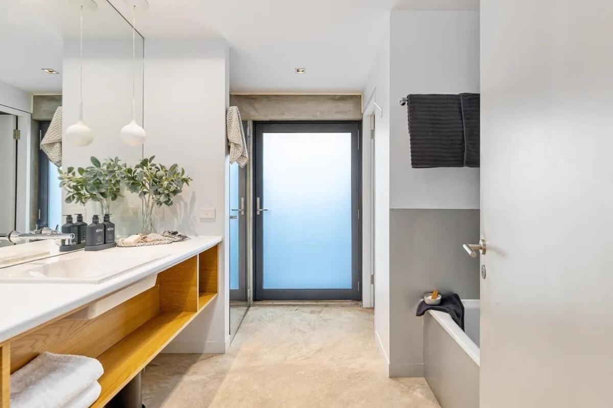 Luxury Portsea Sanctuary Gas Heat Pool & Gardens