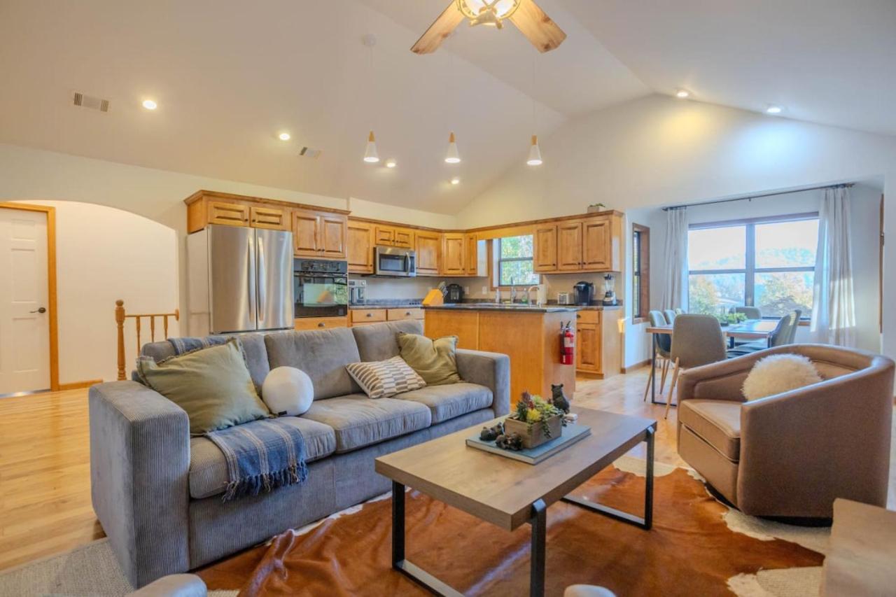 Osprey - Family Cabin, Hot Tub, Game Room, Theater view 2