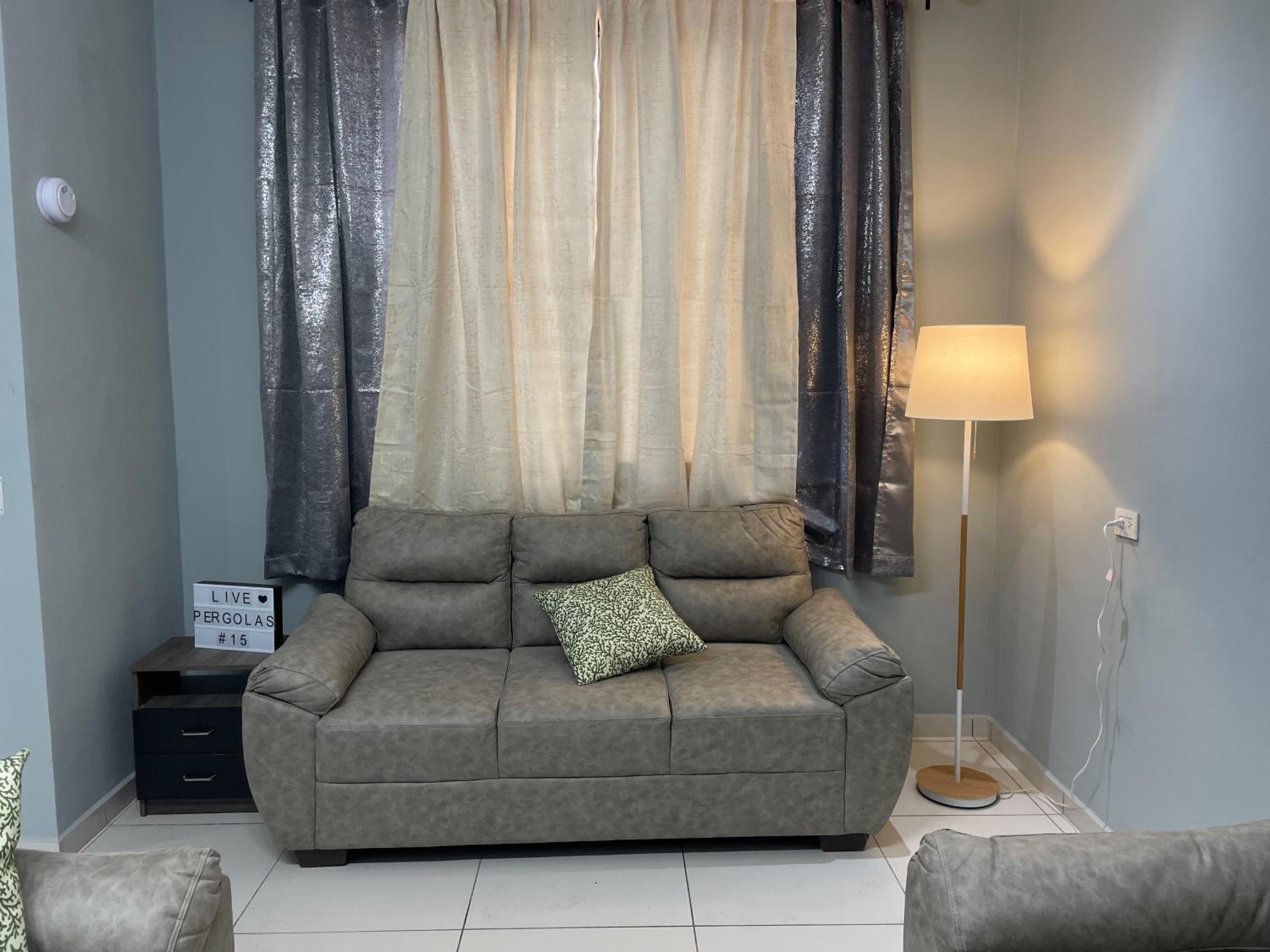 Luxury 3-BR Riverside Area Home view 3