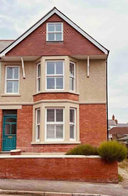 Edwardian house by the seaside view 5