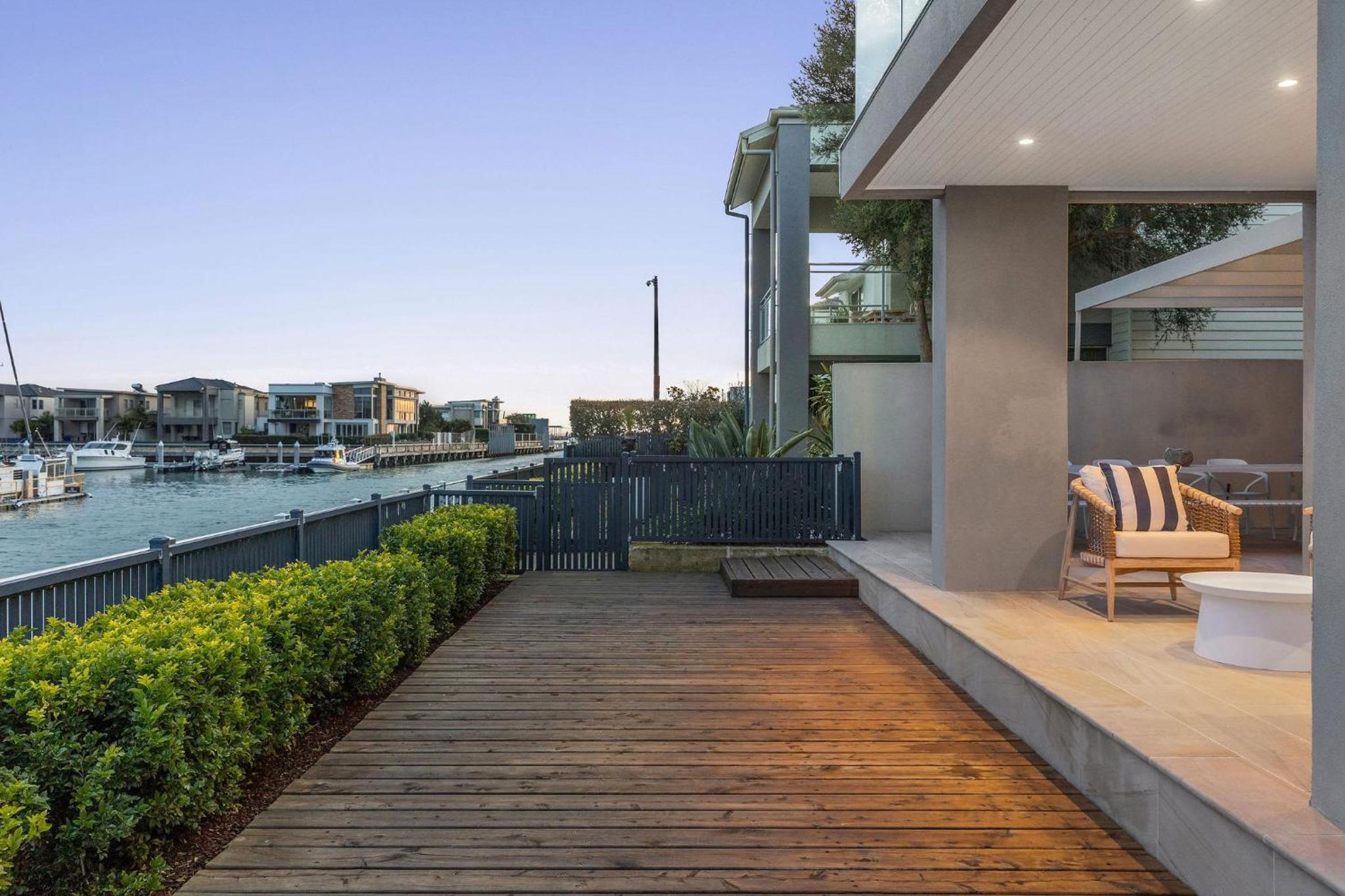 Waterfront Martha Cove Getaway 250m from beach