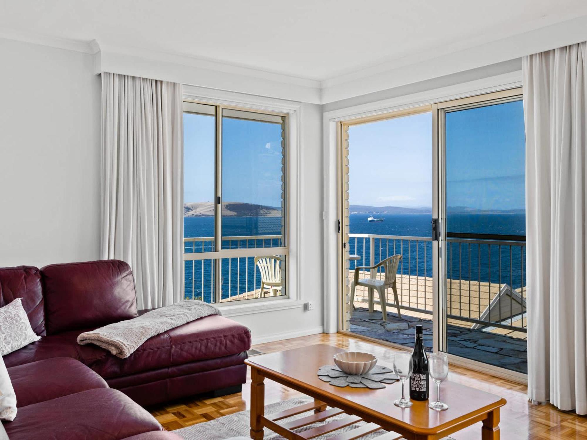 Seaside Serenity: Panoramic Waterfront Retreat