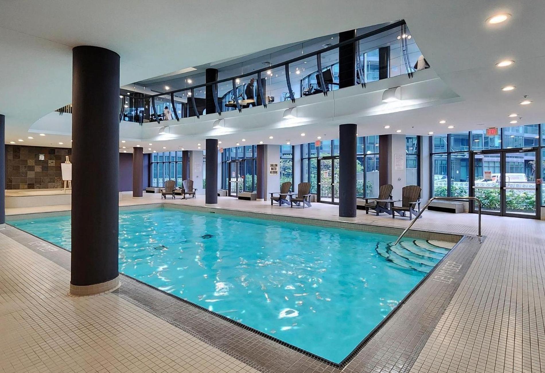2 BR Waterfront Condo Downtown w/ free Parking