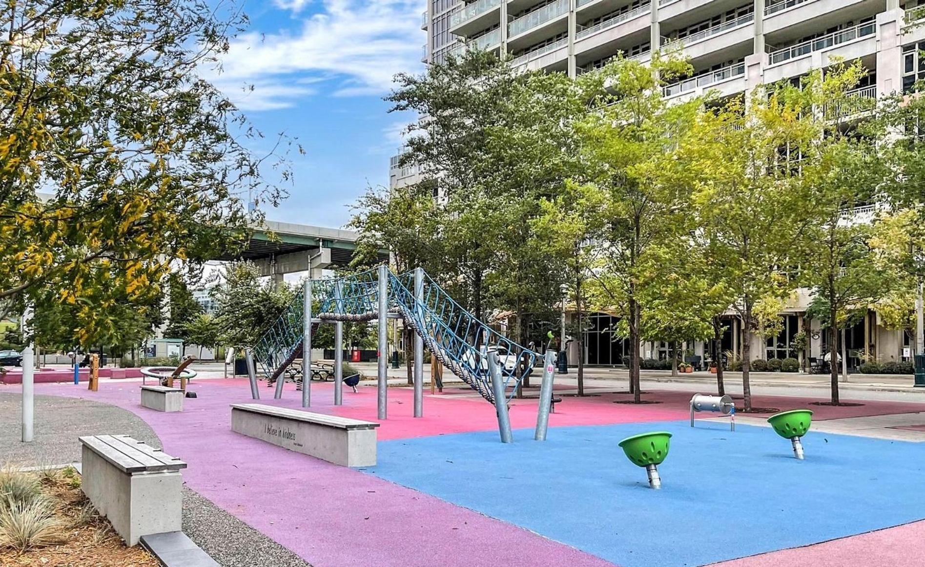 2 BR Waterfront Condo Downtown w/ free Parking