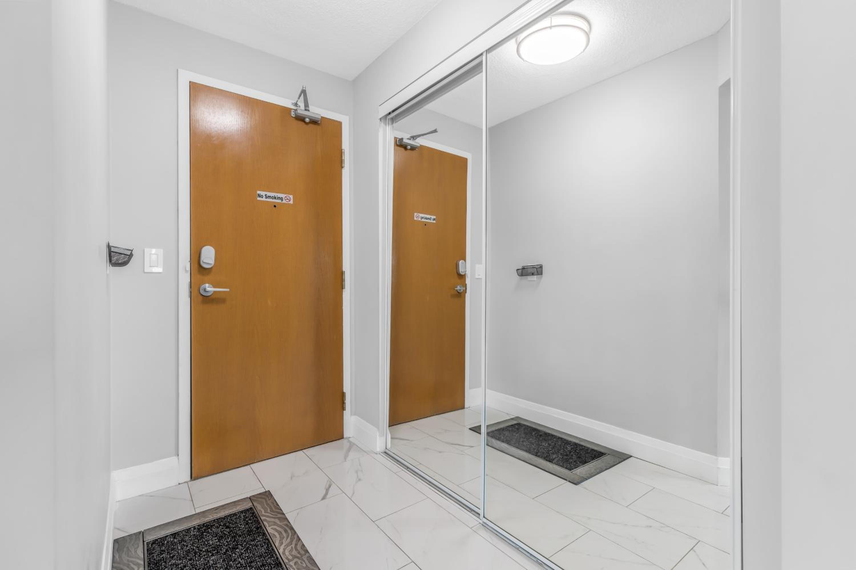 2 BR Waterfront Condo Downtown w/ free Parking