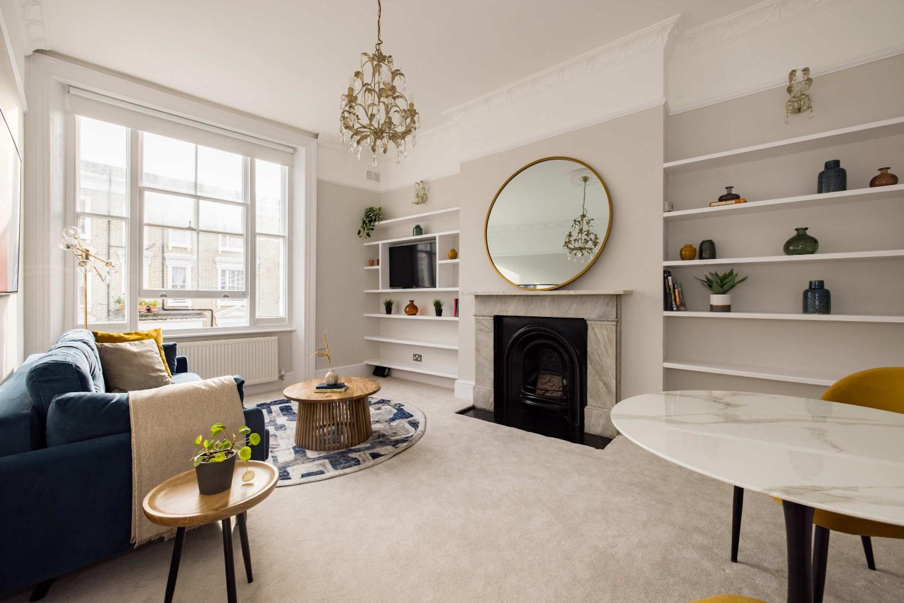 Chic & Sunlit Earls Court Flat