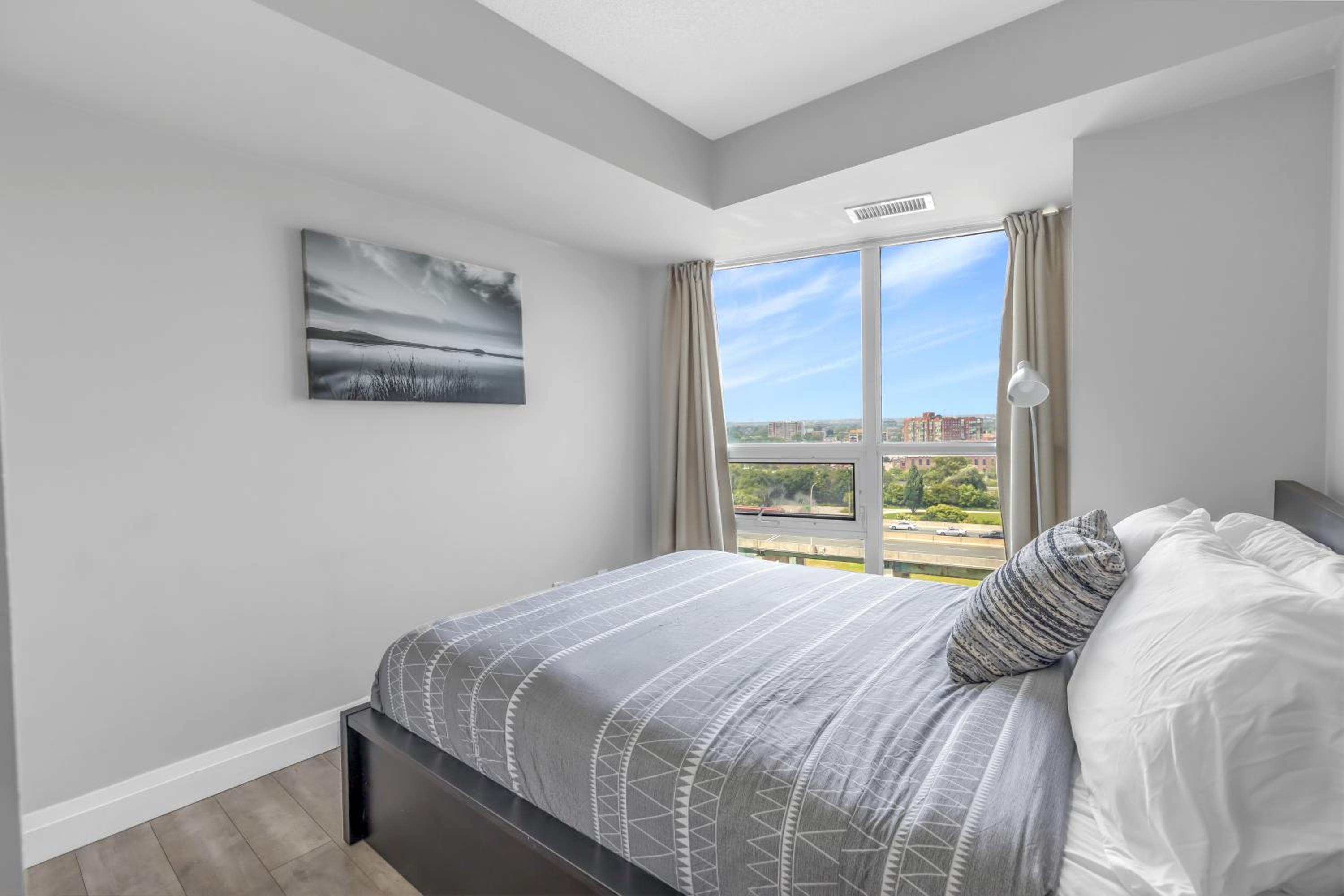 2 BR Waterfront Condo Downtown w/ free Parking